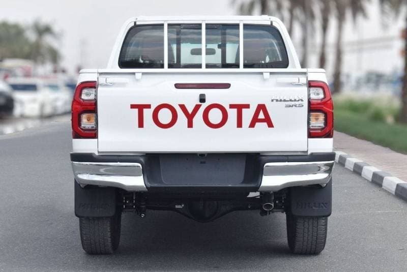 2025 Toyota Hilux SGLX thumbnail 4