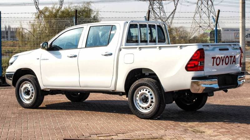 2024 Toyota Hilux DLX thumbnail 5