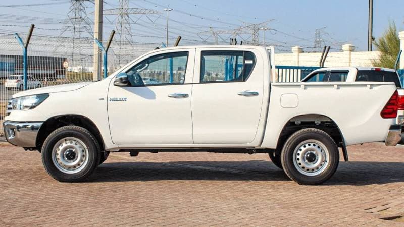2024 Toyota Hilux DLX thumbnail 6