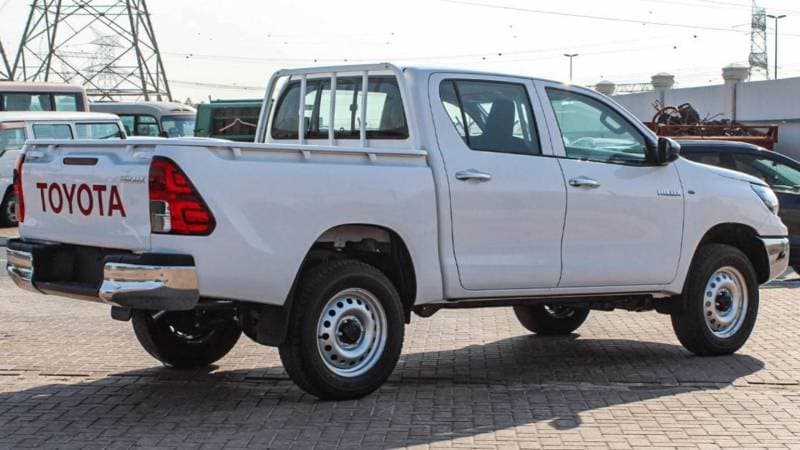 2024 Toyota Hilux DLX thumbnail 4
