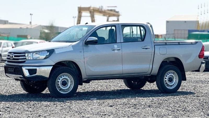 2024 Toyota Hilux DLX thumbnail 8