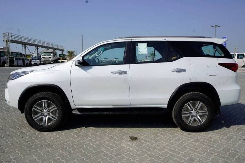 2025 Toyota Fortuner GXR thumbnail 4
