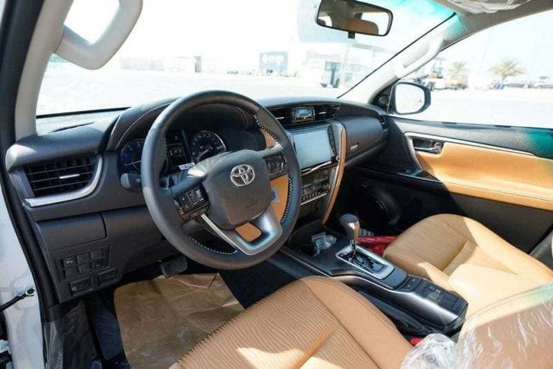 2025 Toyota Fortuner GXR thumbnail 6