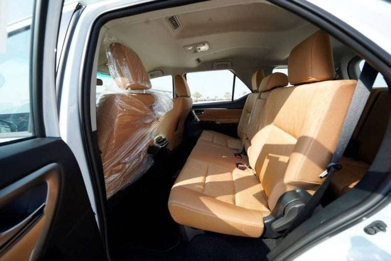 2025 Toyota Fortuner GXR thumbnail 7