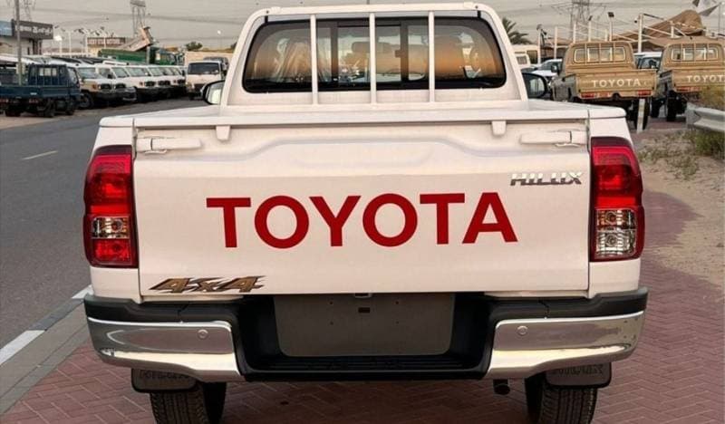 2024 Toyota Hilux GLX thumbnail 7