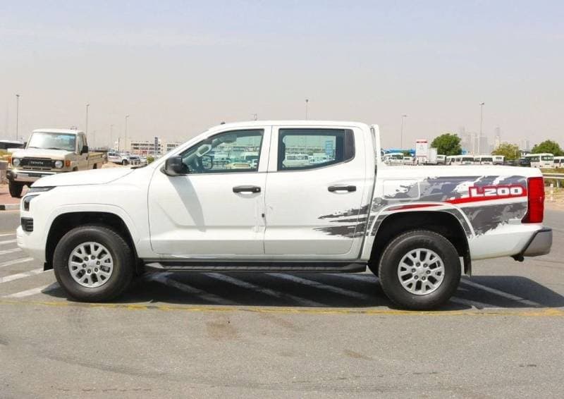 2025 Mitsubishi L200 GLS thumbnail 7