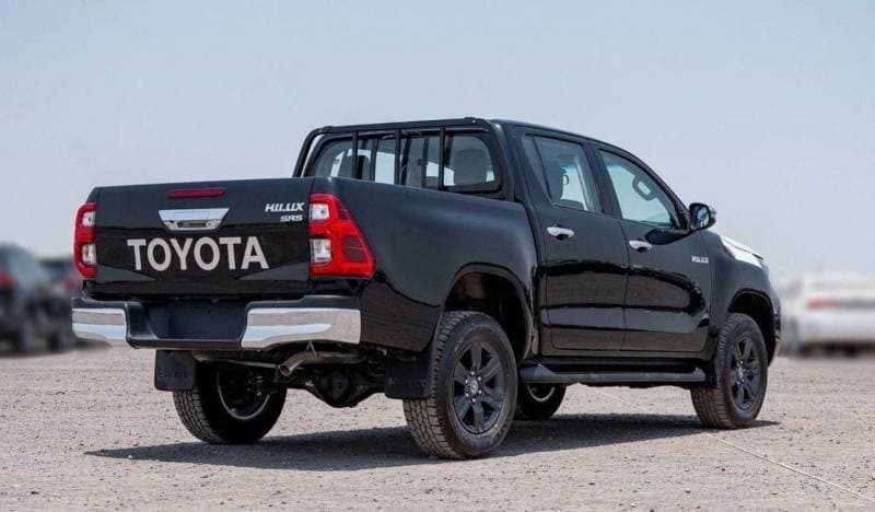 2025 Toyota Hilux SGLX thumbnail 3