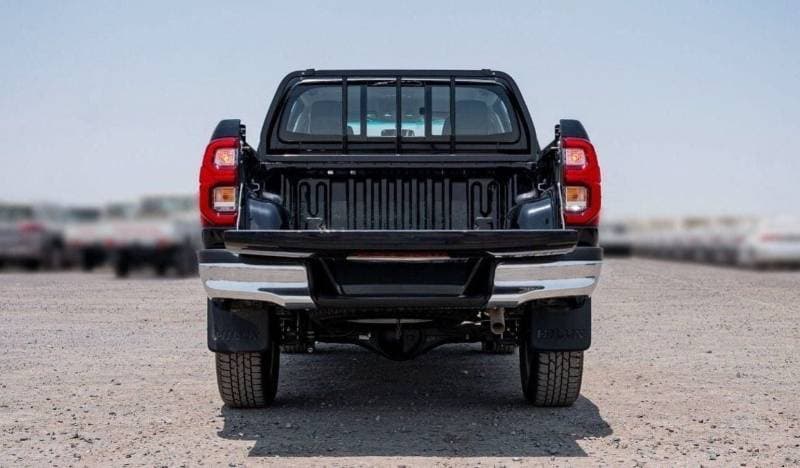 2025 Toyota Hilux SGLX thumbnail 4