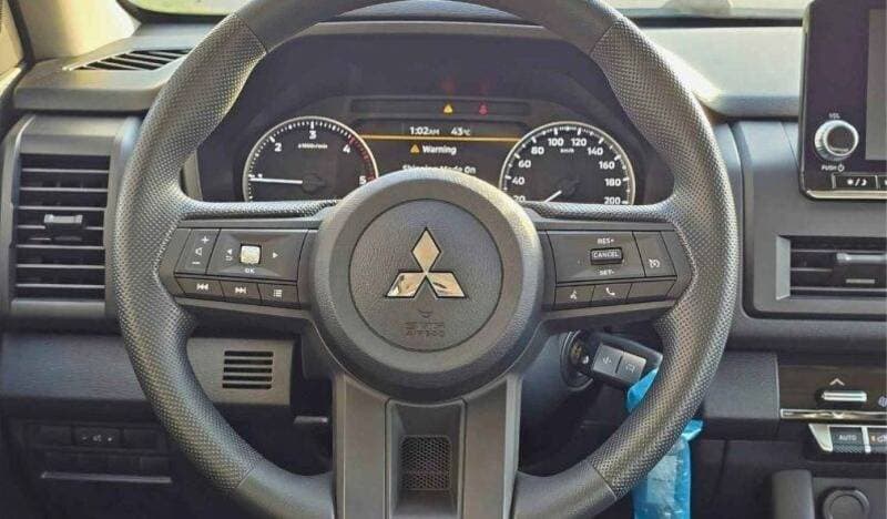 2025 Mitsubishi L200 GLS thumbnail 8