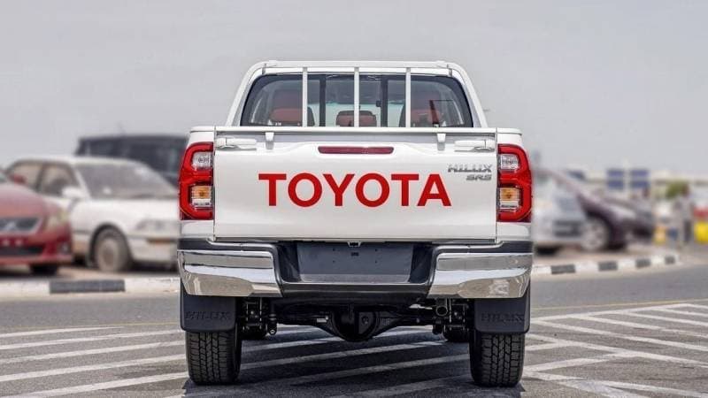 2025 Toyota Hilux SGLX thumbnail 3