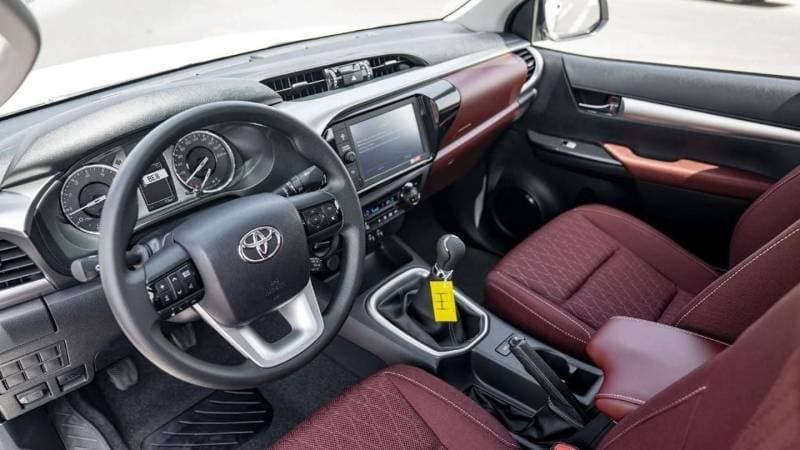 2025 Toyota Hilux SGLX thumbnail 5
