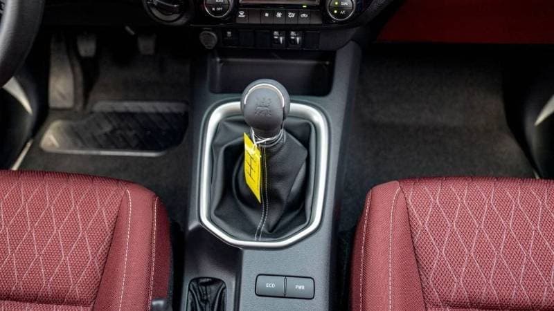 2025 Toyota Hilux SGLX thumbnail 7