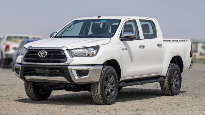 2025 Toyota Hilux GLX thumbnail 2