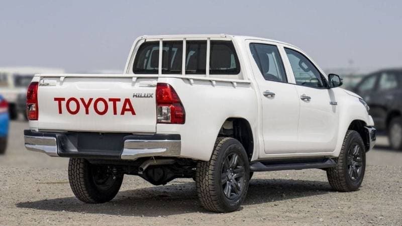 2025 Toyota Hilux GLX thumbnail 6