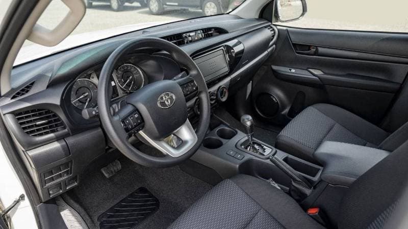 2025 Toyota Hilux GLX thumbnail 8