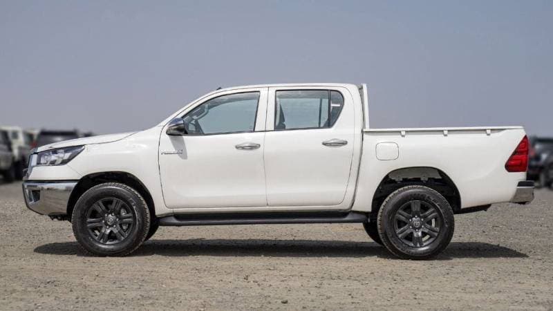 2025 Toyota Hilux GLX thumbnail 5