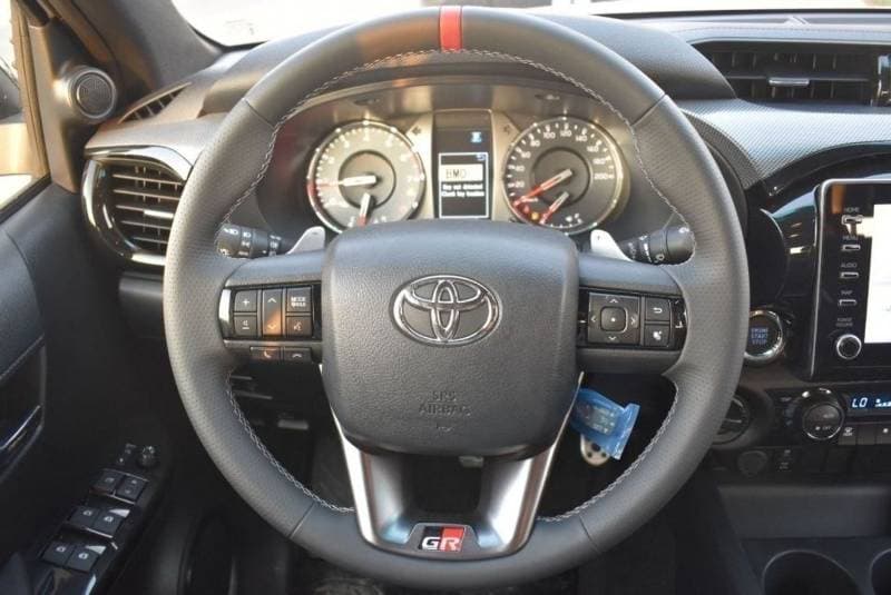 2024 Toyota Hilux GR SPORT thumbnail 8