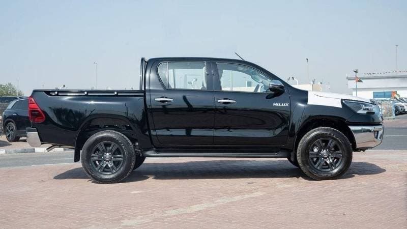 2025 Toyota Hilux SGLX thumbnail 6
