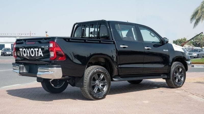 2025 Toyota Hilux SGLX thumbnail 4