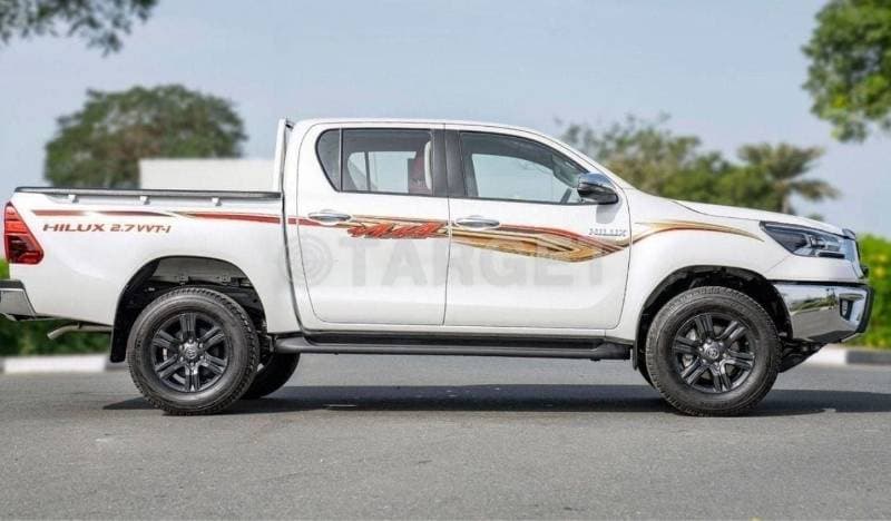 2025 Toyota Hilux SGLX thumbnail 3