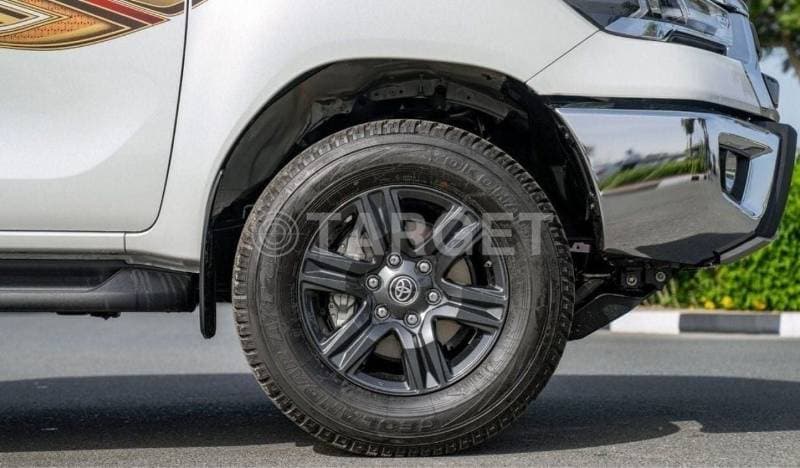 2025 Toyota Hilux SGLX thumbnail 8