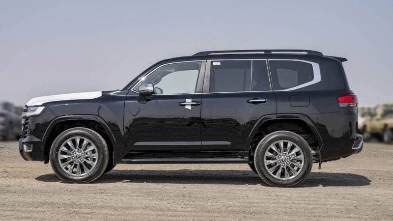 2025 Toyota Land Cruiser VXR thumbnail 4