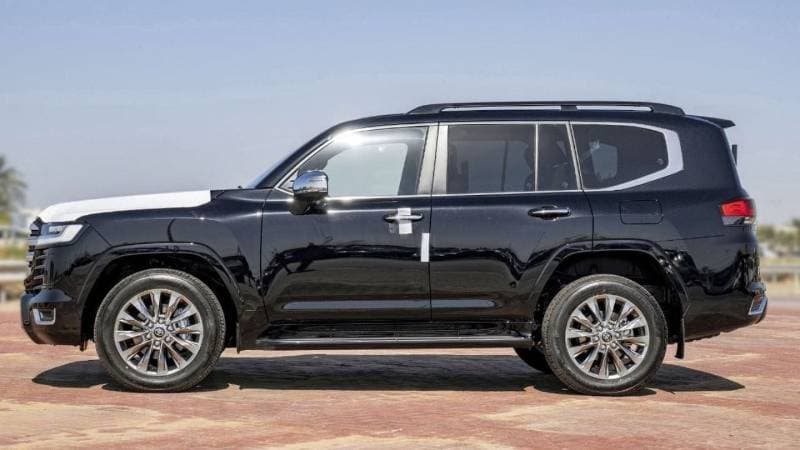 2025 Toyota Land Cruiser VXR thumbnail 5