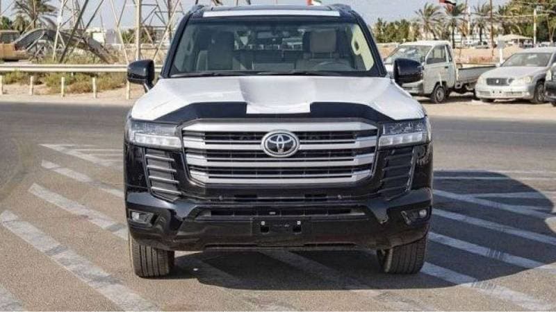 2025 Toyota Land Cruiser GXR thumbnail 3