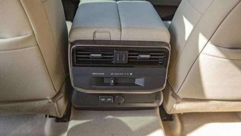 2025 Toyota Land Cruiser GXR thumbnail 4