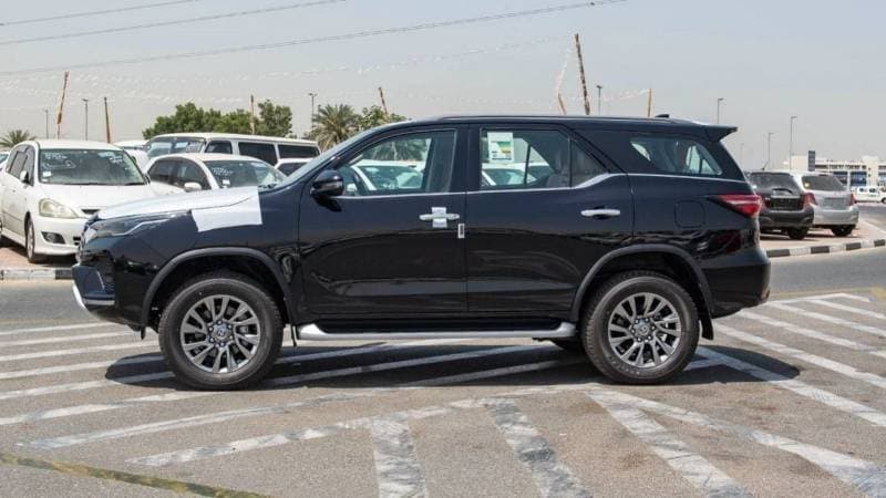 2025 Toyota Fortuner VXR thumbnail 2