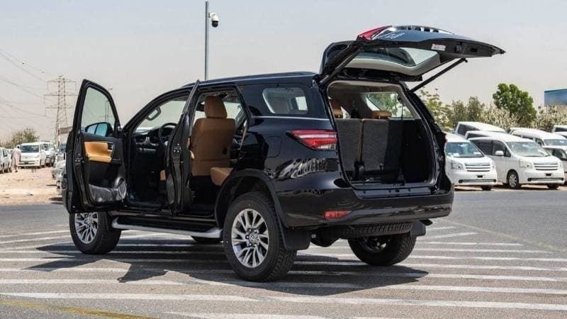 2025 Toyota Fortuner VXR thumbnail 3