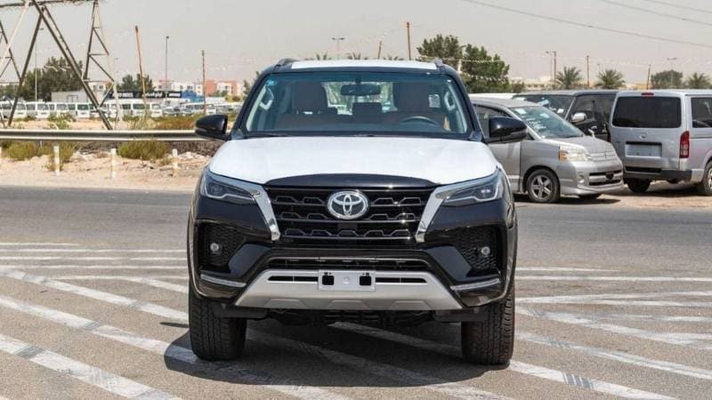 2025 Toyota Fortuner VXR thumbnail 4