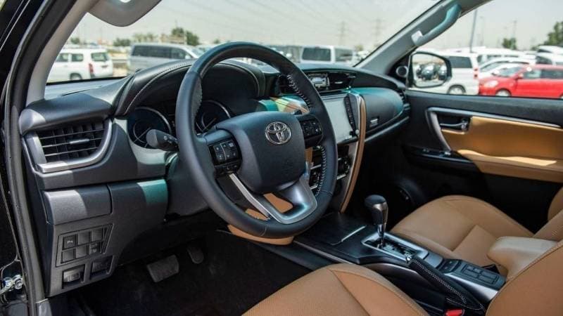2025 Toyota Fortuner VXR thumbnail 8