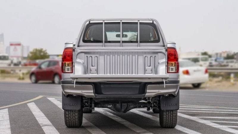2024 Toyota Hilux DLX thumbnail 2