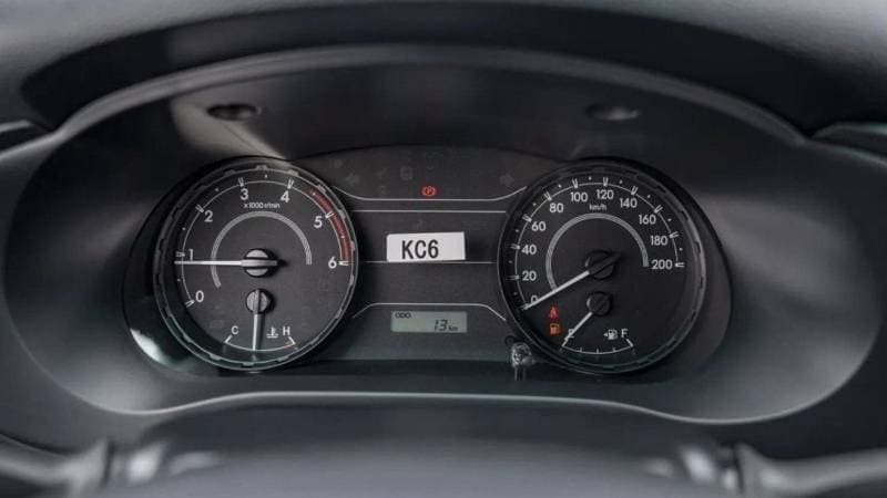 2024 Toyota Hilux DLX thumbnail 5