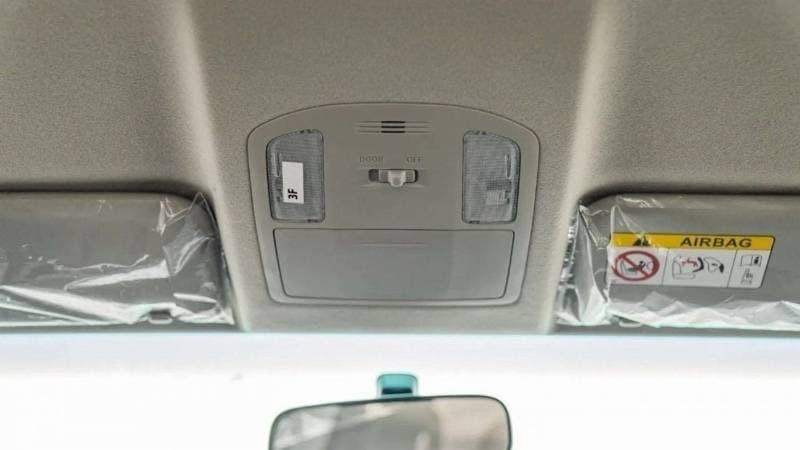 2024 Toyota Hilux DLX thumbnail 8