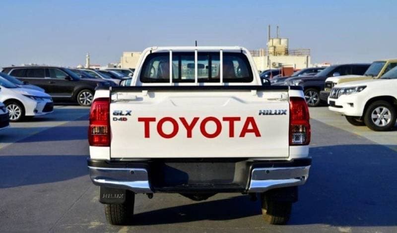 2024 Toyota Hilux GLX thumbnail 3