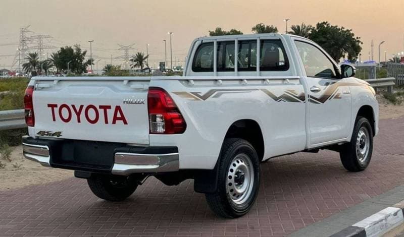 2024 Toyota Hilux GLX thumbnail 5