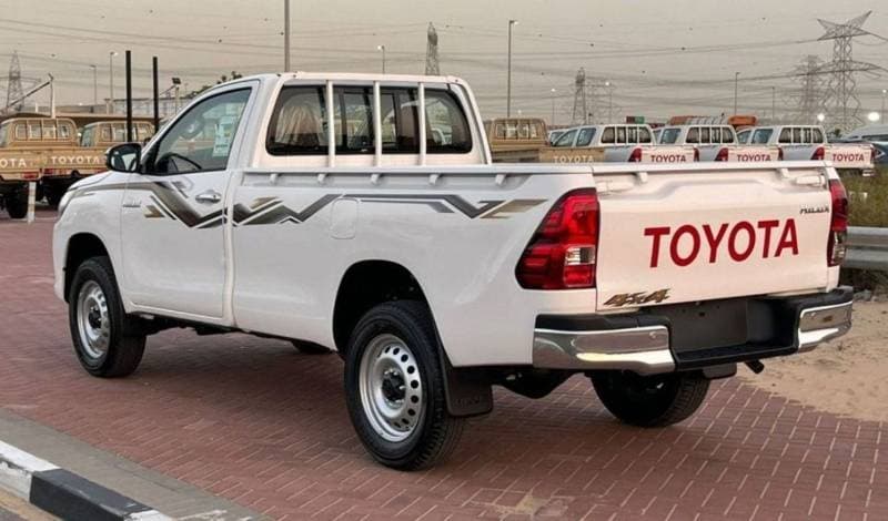 2024 Toyota Hilux GLX thumbnail 4