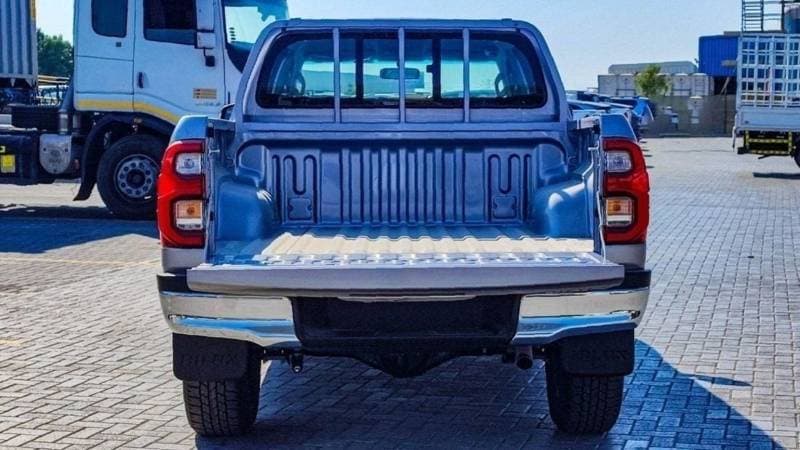 2025 Toyota Hilux SGLX thumbnail 3