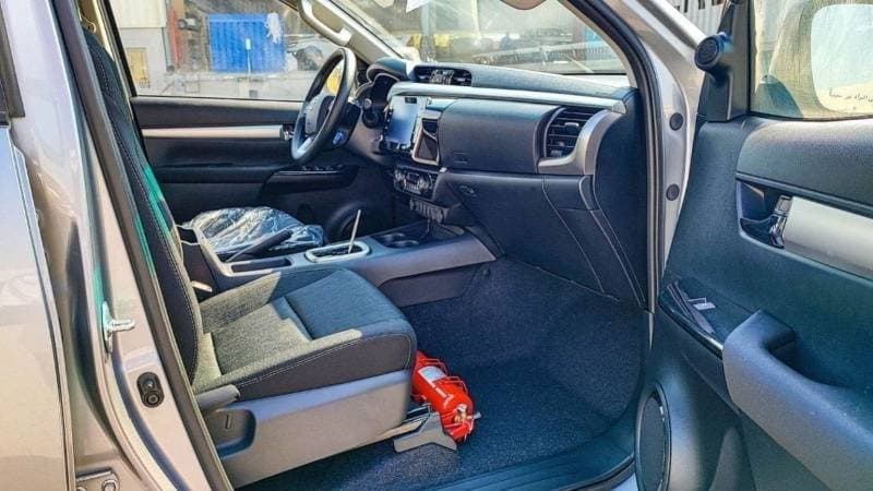 2025 Toyota Hilux SGLX thumbnail 8
