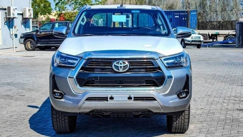 2025 Toyota Hilux SGLX thumbnail 4