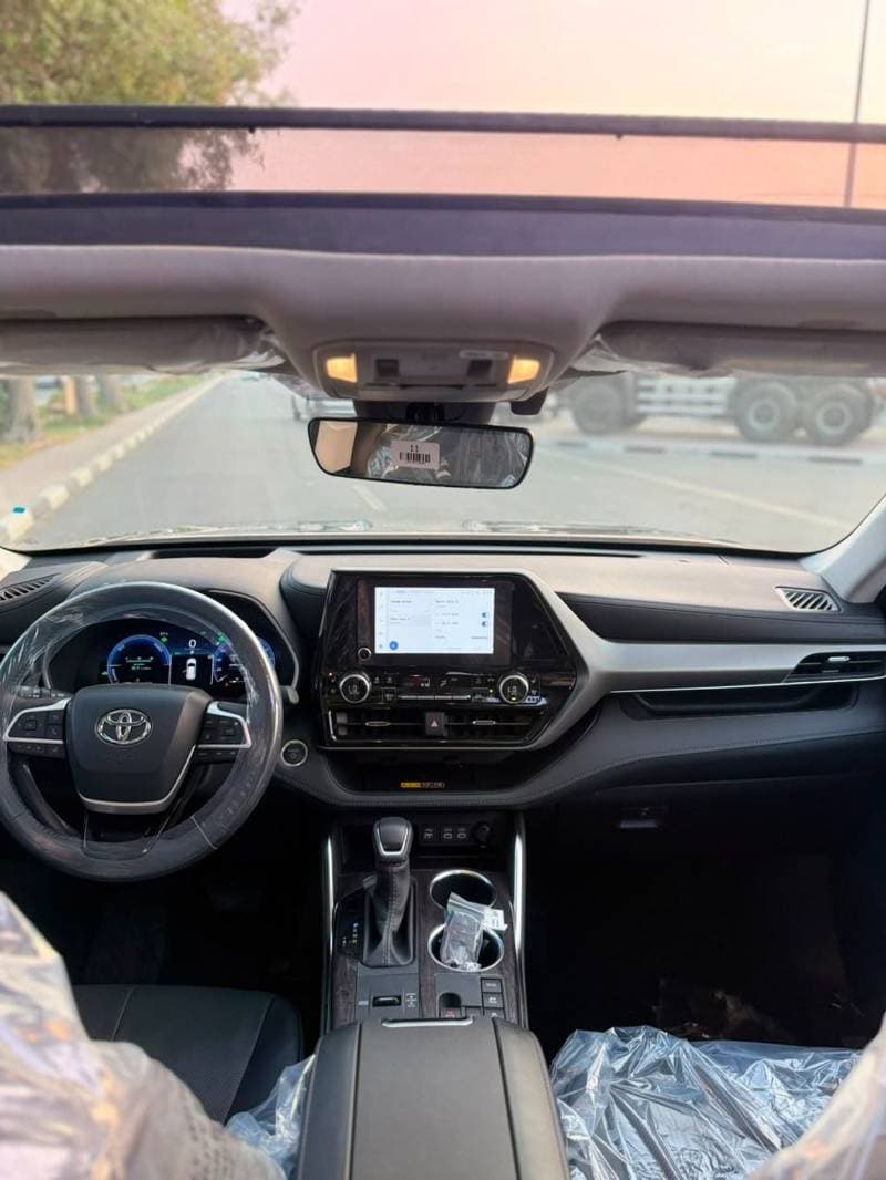 2026 Toyota Highlander LTD HEV thumbnail 8
