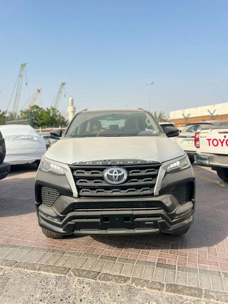 2026 Toyota Fortuner SR5 thumbnail 2