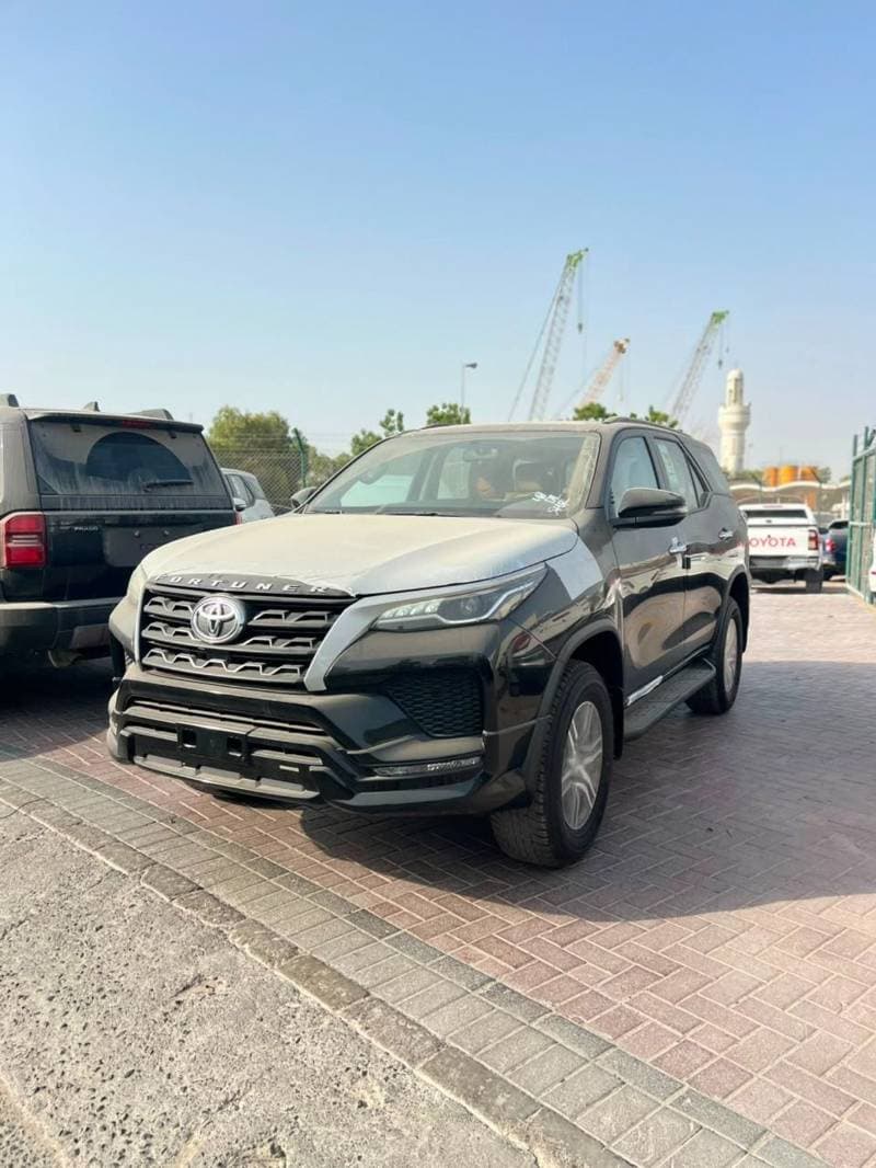 2026 Toyota Fortuner SR5 thumbnail 3