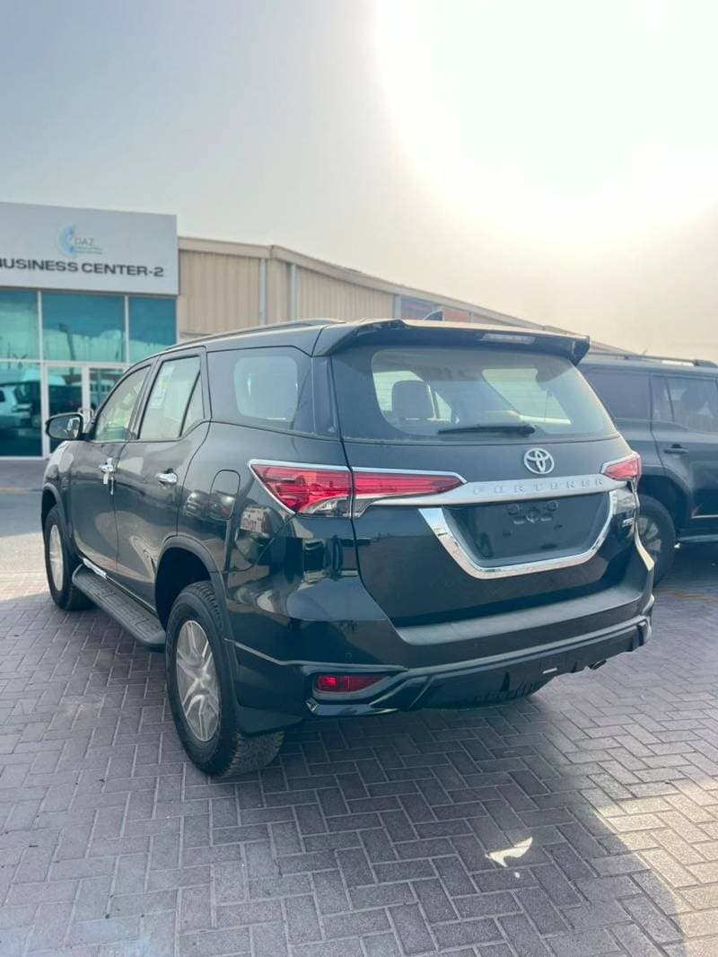 2026 Toyota Fortuner SR5 thumbnail 5