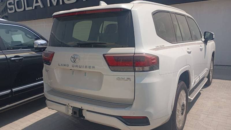 2026 Toyota Land Cruiser GXR thumbnail 3