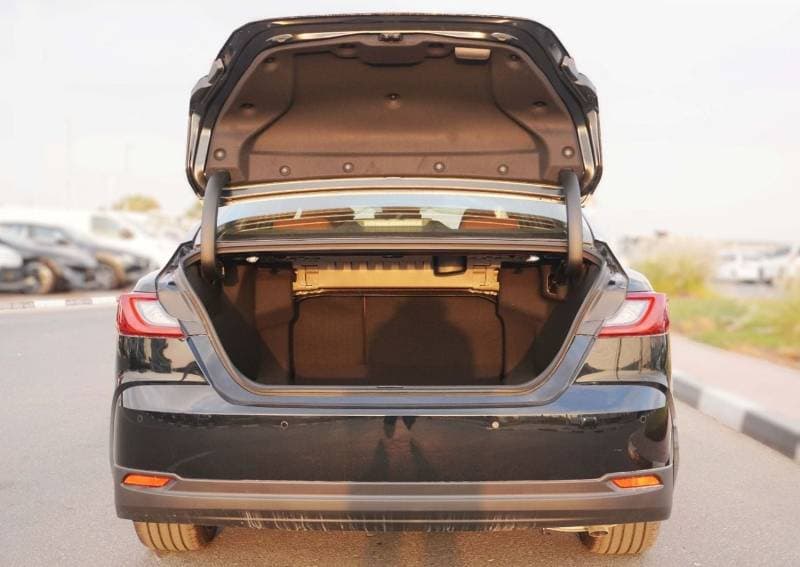 2025 Toyota Camry GLE thumbnail 5