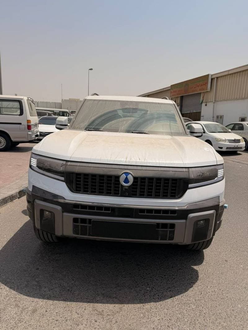 2027 BYD QIN PLUS B8 thumbnail 3