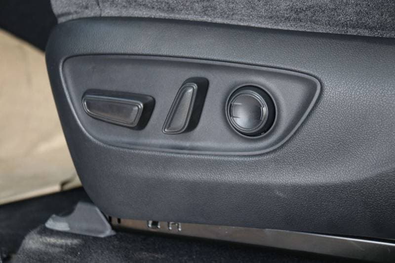 2026 Toyota Land Cruiser GXR thumbnail 5